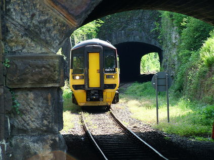 158777 approaches Matlock through Holt Lane Tunnel