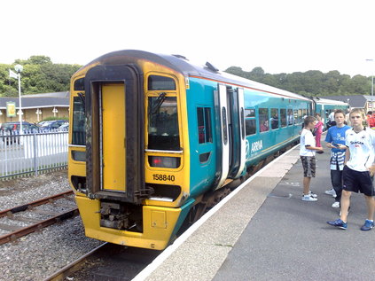 A sizeable crowd boards 158840 at Milford Haven