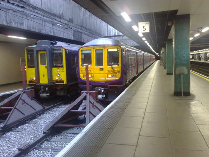 317344 and 319450 await the peak hour at Moorgate