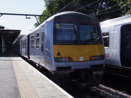 321308 at Southend Victoria