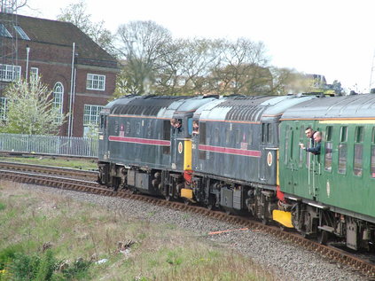 The Cambrian Borderer rounds the curve at Abbey Foregate