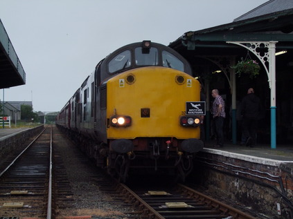 37069 during the impromptu photostop at Barmouth