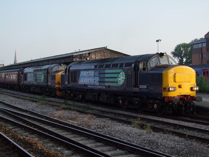 37259 and 37218 at Gloucester, ready to head for Cornwall