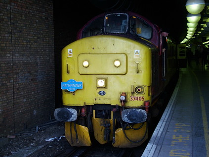 37405 awaits the start of the tour from the blocks at Cannon Street