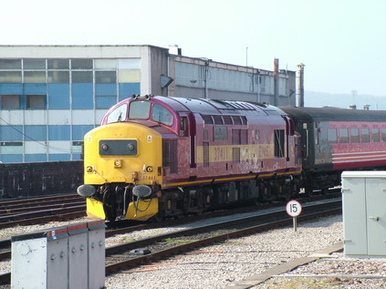 Prior to working to Rhymney, 37411 arrives from Canton