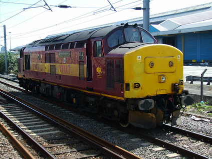 37417 runs around the train at Temple Mills