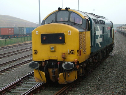 37425 runs around the train at Birch Coppice Exchange Sidings