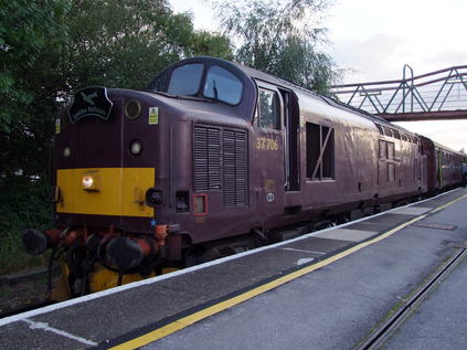 37706 at Aldershot waiting to head for Waterloo