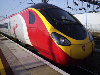 Pendolino 390007 calls at Rugby