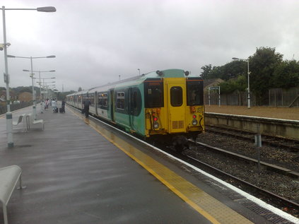 455823 at Tattenham Corner in miserable conditions