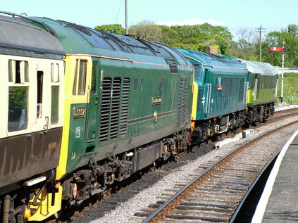 Failed 50007 is led by 45112 and D7523 at Blue Anchor