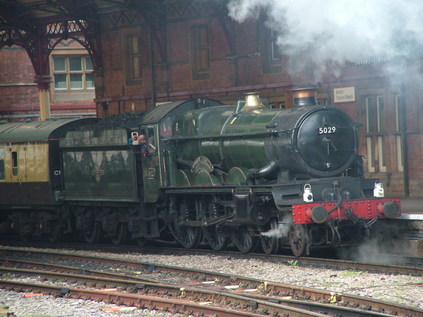 5029 'Nunney Castle' reverses onto the stock of 'The Avon Branch Explorer'