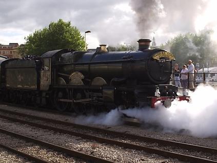 5029 'Nunney Castle' at Newport