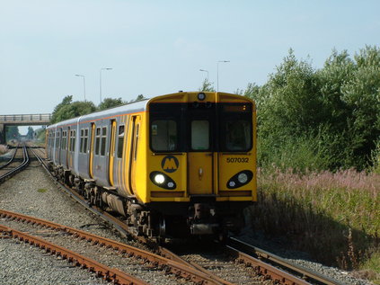 507032 arrives at Bidston on a Liverpool service