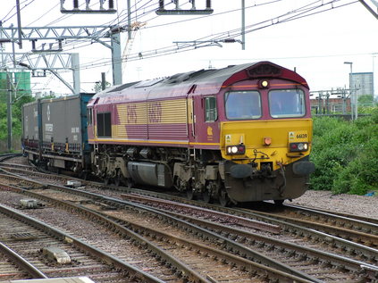 66139 rounds the curve into Stratford