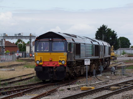 66419 runs around a train of three FNA wagons