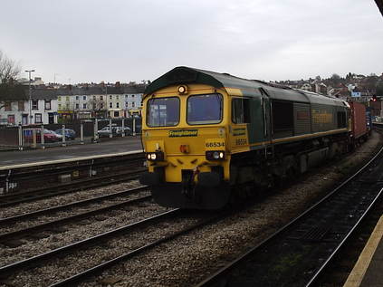 66534 on a heavily loaded Freightliner service from Wentloog