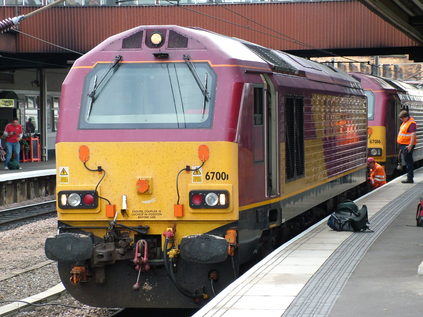 67001 is detached from 67016 after arriving at York on 1Z27