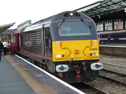 67005 Queens Messenger arrives at Chester