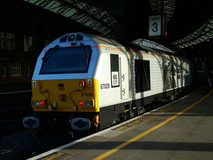 Celebrity 67029 'Royal Diamond' with the shadows of Temple Meads Station roof