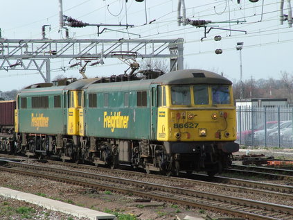 86627 and 86612 on a southbound Freightliner working