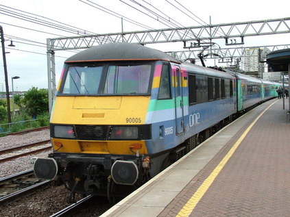 90005 hauls 1A09 towards London