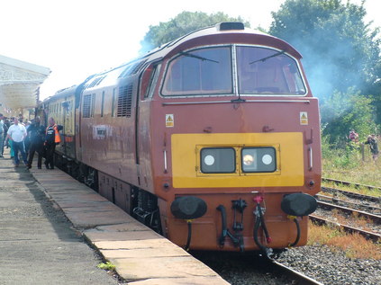 D1015 pauses at Hellifield for a photograph stop