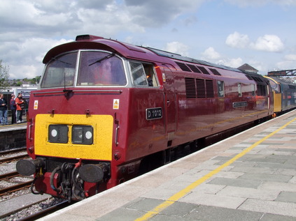 D1015 arrives at Plymouth, leading 40145