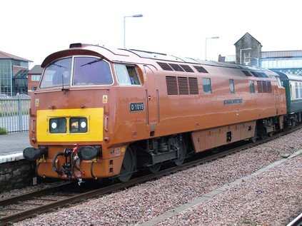 D1015 awaits departure on 1Z52, the 'Dunster by Candlelight' excursion