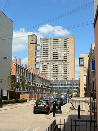 Balfron Tower looms above the Brownfield Estate