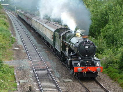 6024 King Edward I thunders through a damp Highbridge